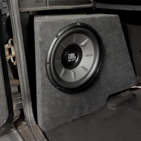 Короб под 10" сабвуфер B@3 2123 Chevrolet Niv@ (в левое крыло, 35 литров) купить недорого с доставкой в Пушкино